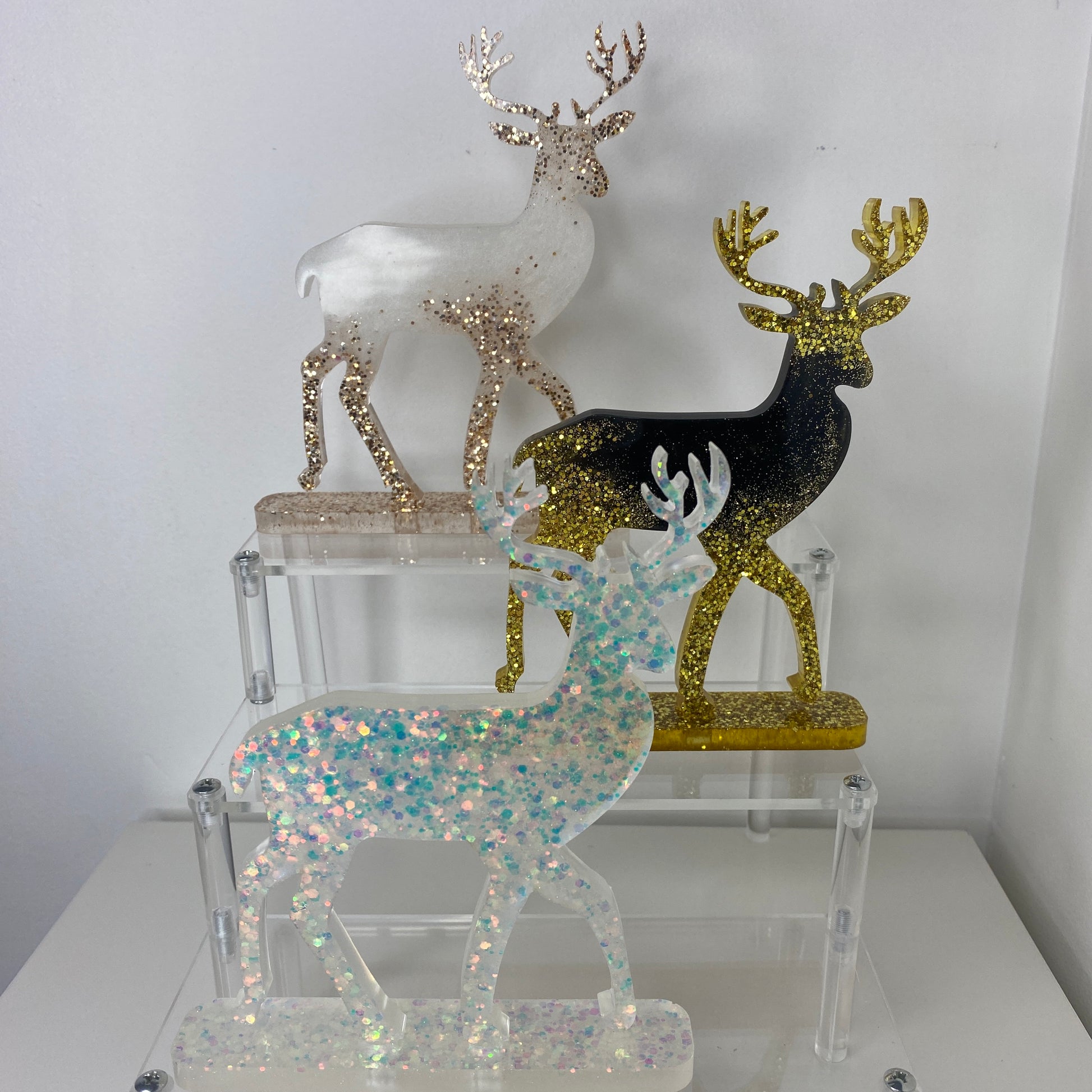 déco renne de noël sur socle paillettes résine epoxy