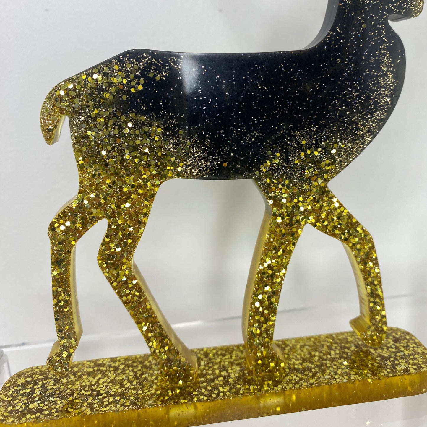 déco renne de noël sur socle paillettes résine epoxy