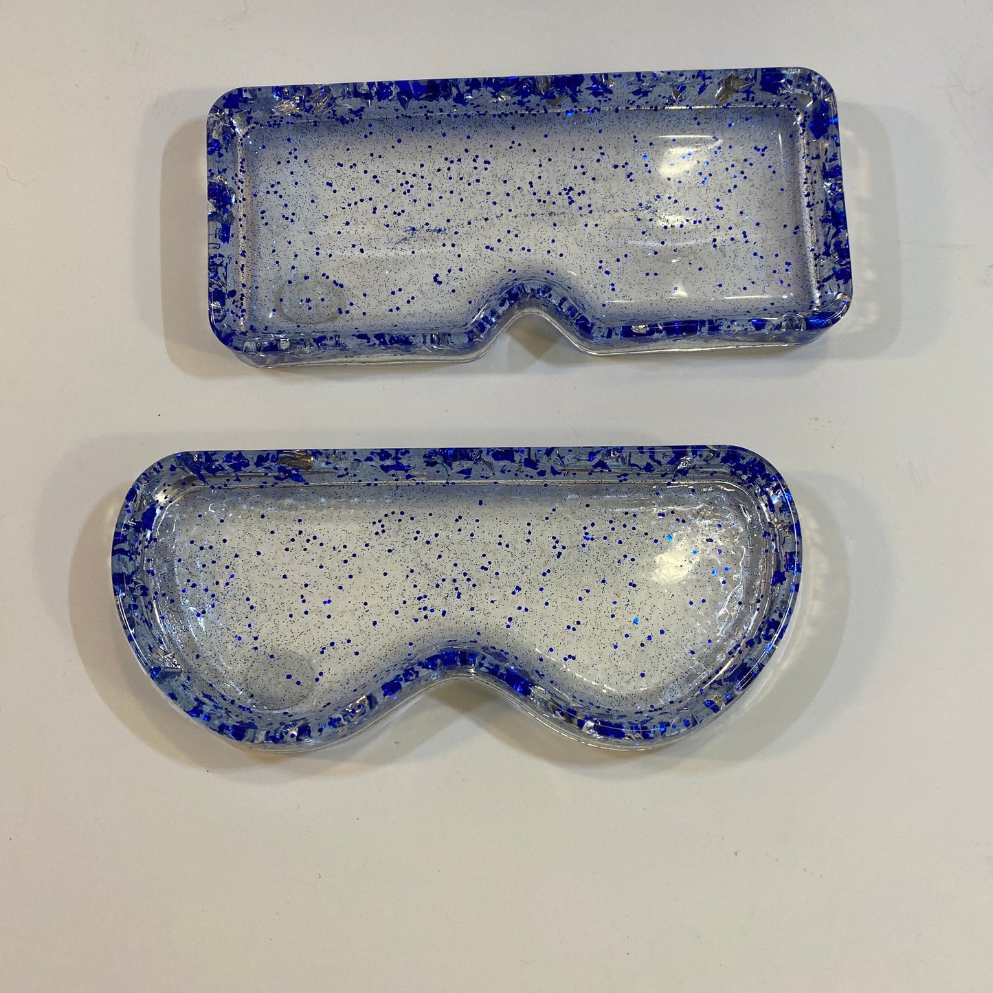 repose lunettes support de lunettes resine epoxy bleu feuilles d'argent