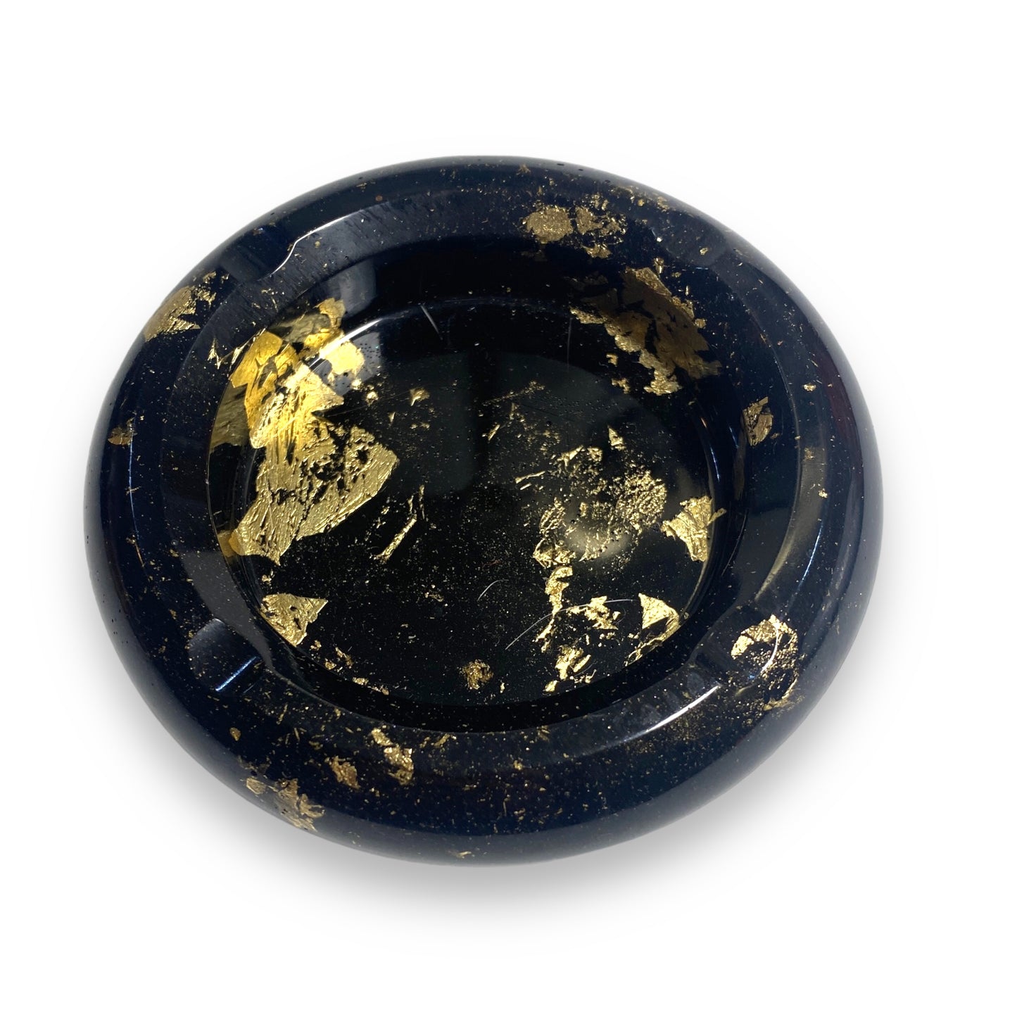 cendrier noir et feuilles d'or résine epoxy rond