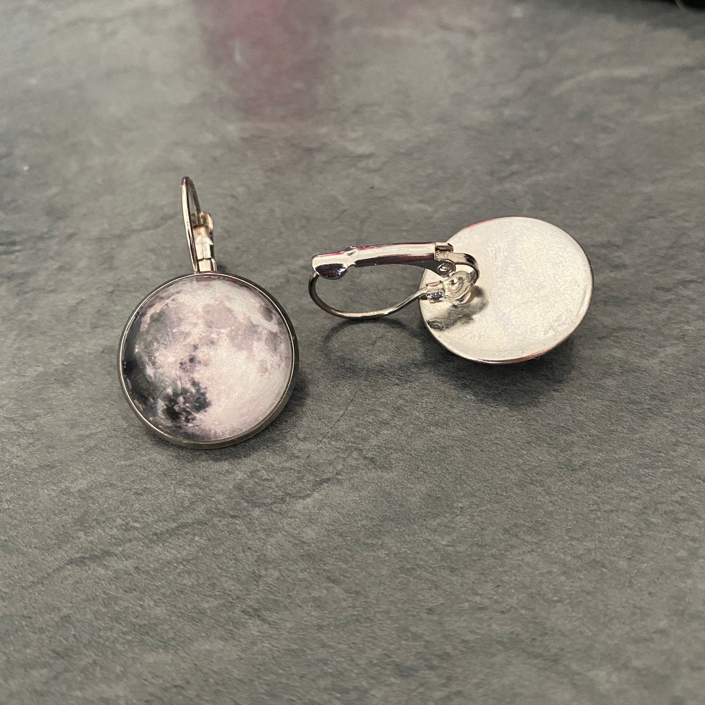 Boucles d’oreilles dormeuses « full moon »